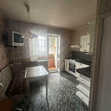 Вул. Каштанова, будинок 10. Дві окремі кімнати.