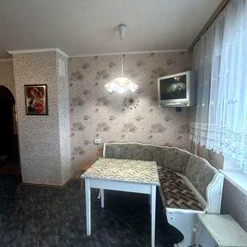 Вул. Каштанова, будинок 10. Дві окремі кімнати.