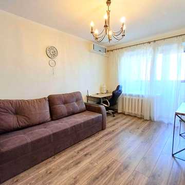Стадіонна вул., 6