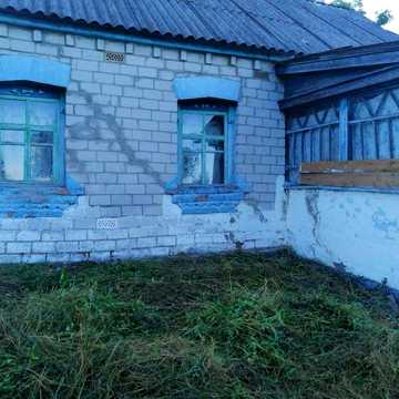 Продаж будинку з комунікаціями та великою ділянкою (с. Єрківці)