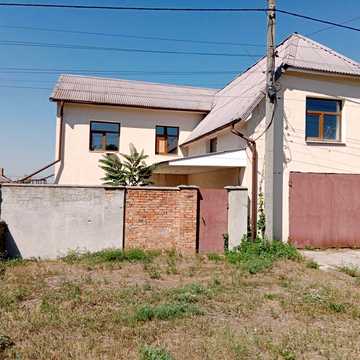 Продам двоповерховий будинок 215м²