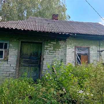 Продається  хата в селе Полуботки 2 км от Чернігова,приватизованої землі 0.25 га,+ 0.15 не приватизованої,сараї,колодязь,погреб,і т.д