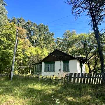 Продається будинок (75.1 кв.м) у м. Коростень з гаражем та ділянкою 14.5 сот. Торг!