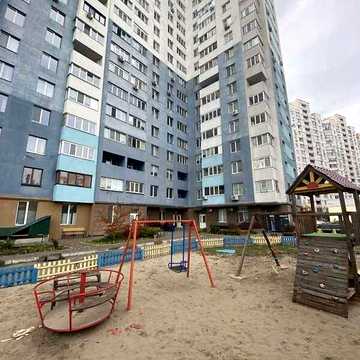 Продам 2-комн.квартиру 64/33/15 кв.м., г. Киев. Троещина,ул. Р.Рейган,40.