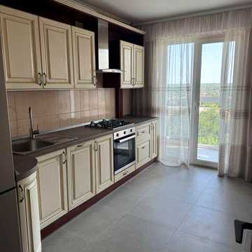 Продам класну квартиру на площі Визволення
