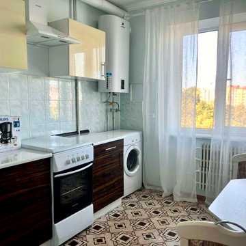 Продаж 2-кімнатної квартири 50.8 кв.м, вул. 15 Квітня