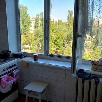 Сдам 1-ю кв-ру м.Черниговская, ул.Братиславская  4