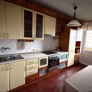 Радченко 4, цегляний будинок, метрові стіни, 2 кімнатна квартира