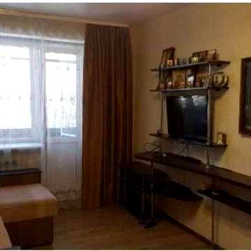 Продам 2 комнатную квартиру в районе ТРК Украина.