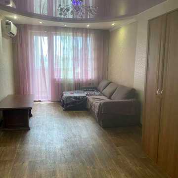 Здаю 3кімн квартиру в центрі міста є всі меблі та техніка