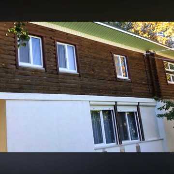 Дача "Дніпровські кручі" с. Стайки, Київська обл. біля р. Дніпро.