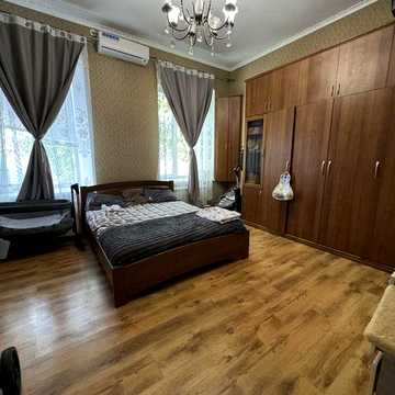 Продаж квартири на землі.