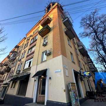 Продам просторную 3к сталинку ул. Ефремова 1. Парк Шевченко!