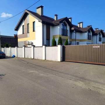 Таунхаус. село Погребы (Киевская область, Броварской район). Ул. Яблунева 14.