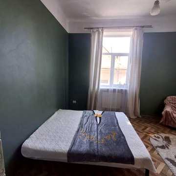 Продаж 2 к Морозенка (район Цирку)