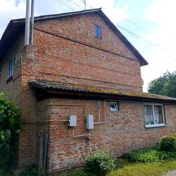 Продаж квартири 68 м² із зем. ділянкою  в Мені