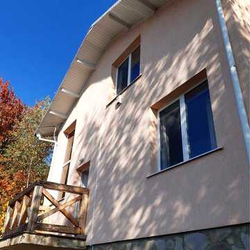 Продаж будинку біля лісу