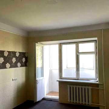 •• 1-кімнатна квартира (гостинка) по вул. Братів Зерових