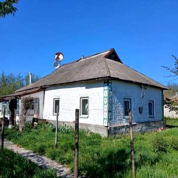 Недорогий будинок у селі біля ставка — чудовий варіант для життя