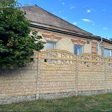 Продаж будинку в районі стадіону