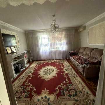 Продам 4 кімнату кавртиру в центрі міста.