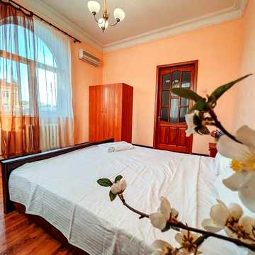 3-кімнатна квартира, Хрещатик 17, центр Києва, паркомісце, без комісії