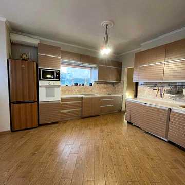 Дніпровська набережна 19а, 3 -кімнатна, 135м2