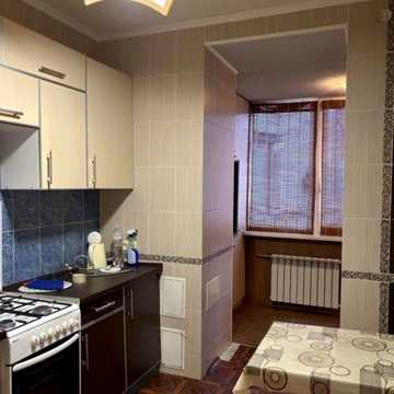 Продам 2 ком кв Центр, дом со шпилем, метро пл.Конституции