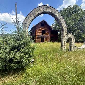 будинок в Карпатах 270м2 біля річки гараж літня кухня 33 сотки