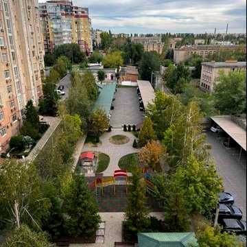 Продам 3- кімнатну квартиру по вул .Сучасна(колишня Пришвіна) Є гараж ЖК Премьер