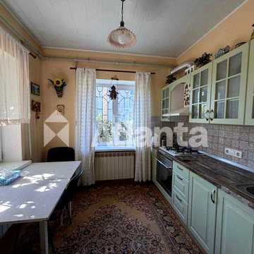 Продам будинок з капремонтом. Світле. Є Гараж. повний пакет документів