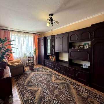 Продам секцію мікрорайон жовтневий 35 кв.м