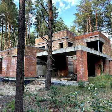 Сучасний будинок в сосновому лісі — 300 м², 15 соток, закрита територія