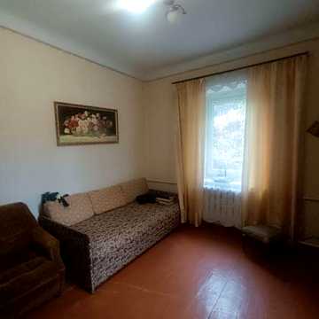 Продаєтьмя будинок поруч з центром