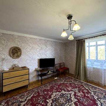 Є 3-кімнатна квартира з роздільними кімнатами