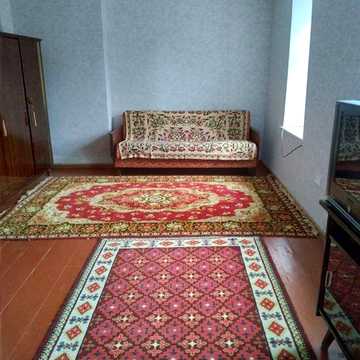 Продам 1 кімнатну квартиру в частному секторі  в центрі міста Лубни