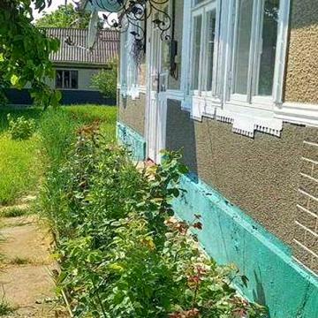 Продається невеликий будиночок,в с.Сербичани,розташований в центрі села,