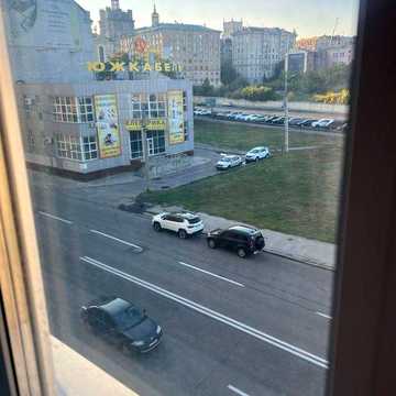 193-ГО Продам 3 комнатную квартиру в Центре Площадь Конституции