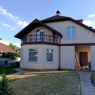 Продаж автономного будинку з басейном біля Києва