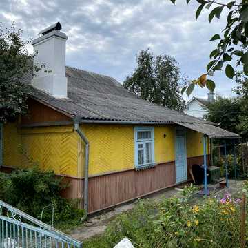 Продається будинок в м.Костопіль хороший варіант для бізнесу по центральній вулиці Проектова, 39 навпроти торговий комплекс Рута