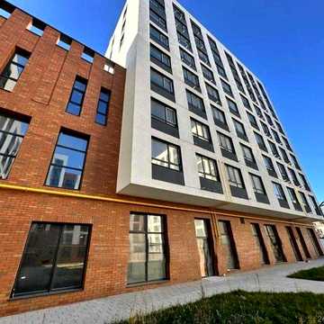 Продається простора 2-кімнатна квартира площею 82,6 м² на вул. Навроцького, 31А у Львові.