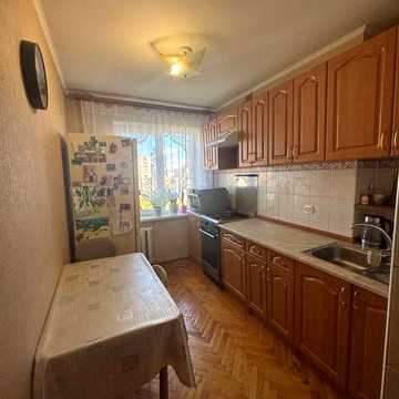 Продається 4-х кімн.квартира з ремонтом по вул.Пулюя