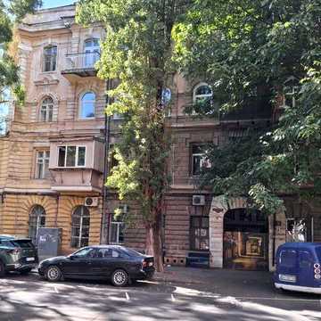 Продам большую квартиру в Центре города.