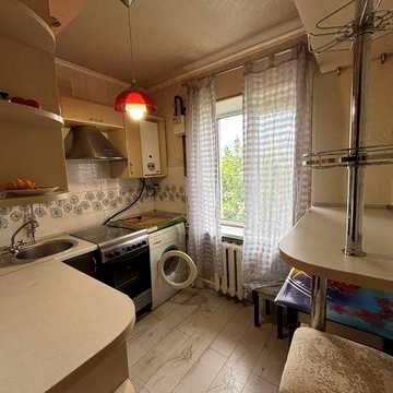 Продам 3к квартиру с мебелью проспект Свободы/Красный Камень/
