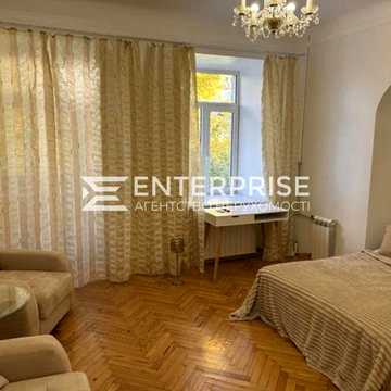 Продаж 1к квартири у царському будинку вул. Володимирська