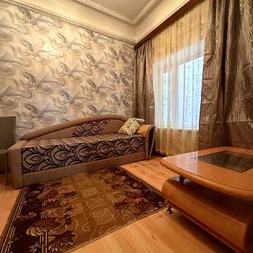 Сдам 3 ком квартиру Гімназична/8 цена 10000 тыс гривен