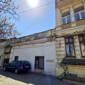 Продам 4-к квартиру 150 м² под бизнес – Асташкина, фасад, центр