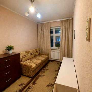 3ка р-н 700річча, вул Сінна  65м2