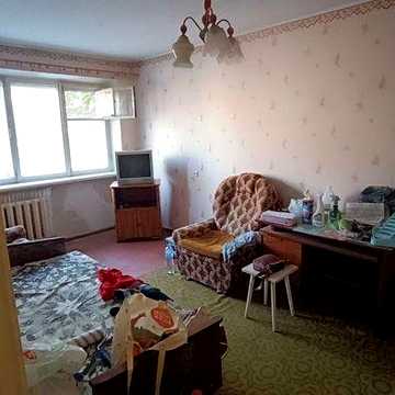 Продаж квартири Продається квартира 2х кімнатна, 3 поверх п'ятиповерхового будинку, 48 кв. , район " смазочних" , лоджия, колонка,