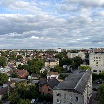 Видова однокімнатна квартира з ремонтом у центрі